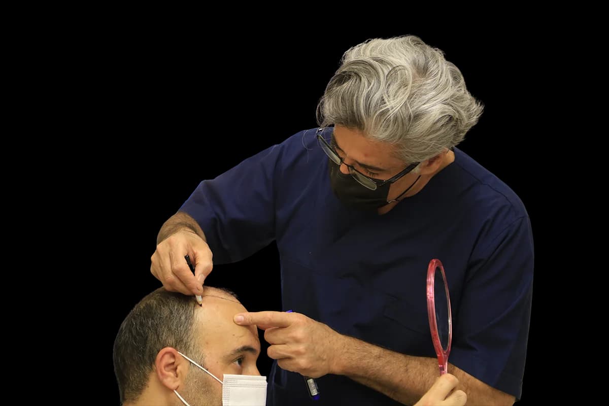 عکس دکتر فرامرز نگهدار مغانلو - پزشک متخصص کاشت مو و زیبایی